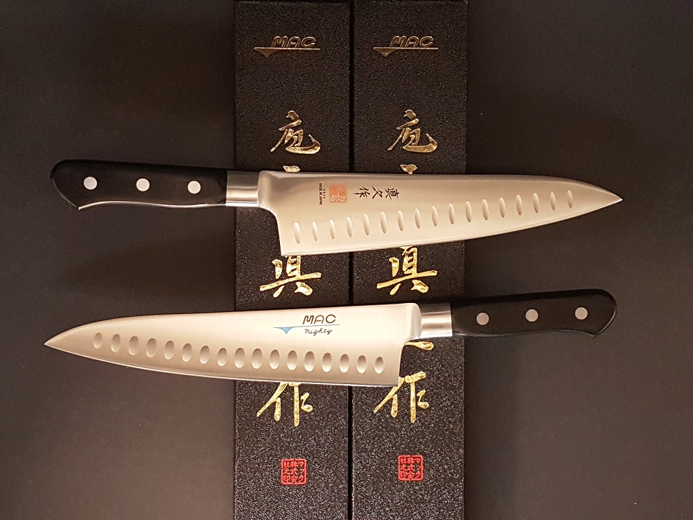 MTH-80 MAC Professional Kochmesser aus Japan. Klingenlänge 20 cm. Klinge mit Kullen ermöglicht müheloses Gleiten durch Fleisch, Fisch, Gemüse und Obst.